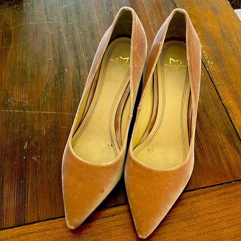 Marc Fisher blush sequin heels, size 7.
